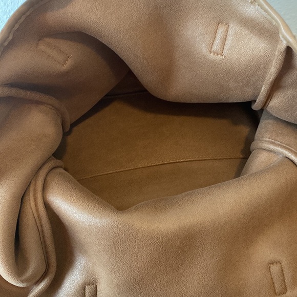 Neiman Marcus Beige Sherpa Faux Fur Nubuck Tote Bag Reversible Neutrals - Picture 5 of 9